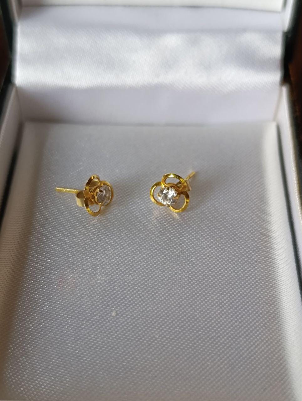 9ct Yellow Gold Cubic Zirconia Stud Earrings
