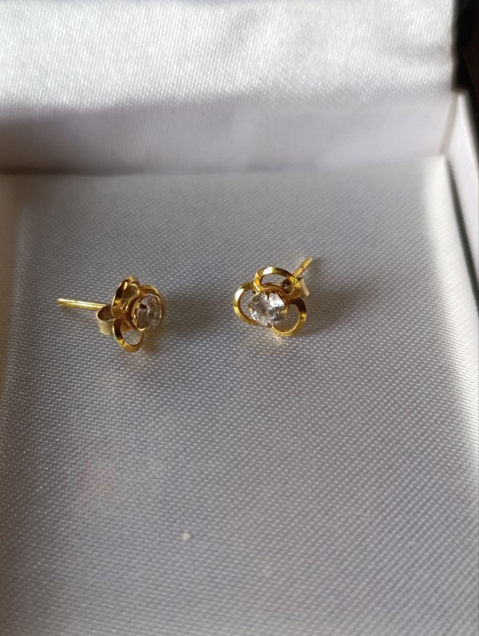 9ct Yellow Gold Cubic Zirconia Stud Earrings