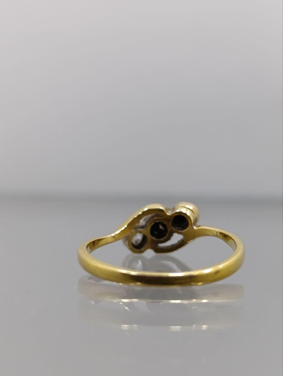 Vintage 18ct Gold Diamond Crossover Ring - Size N