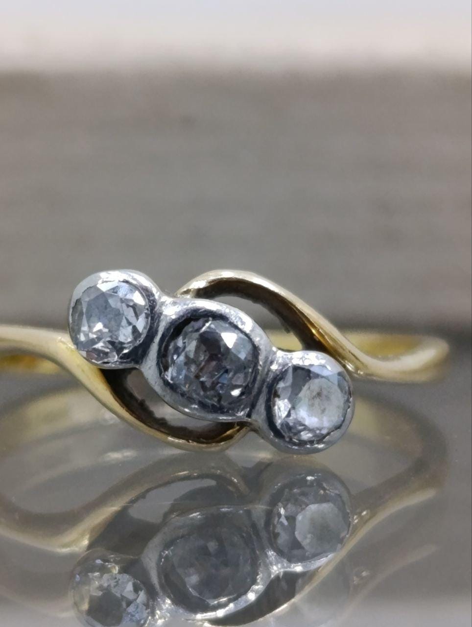 Vintage 18ct Gold Diamond Crossover Ring - Size N