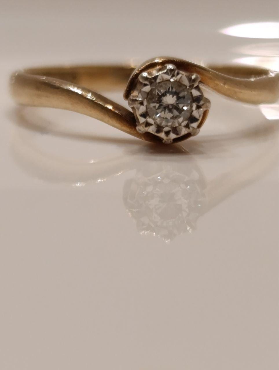 9ct Yellow Vintage Gold Diamond Twist Ring - Art Deco Style