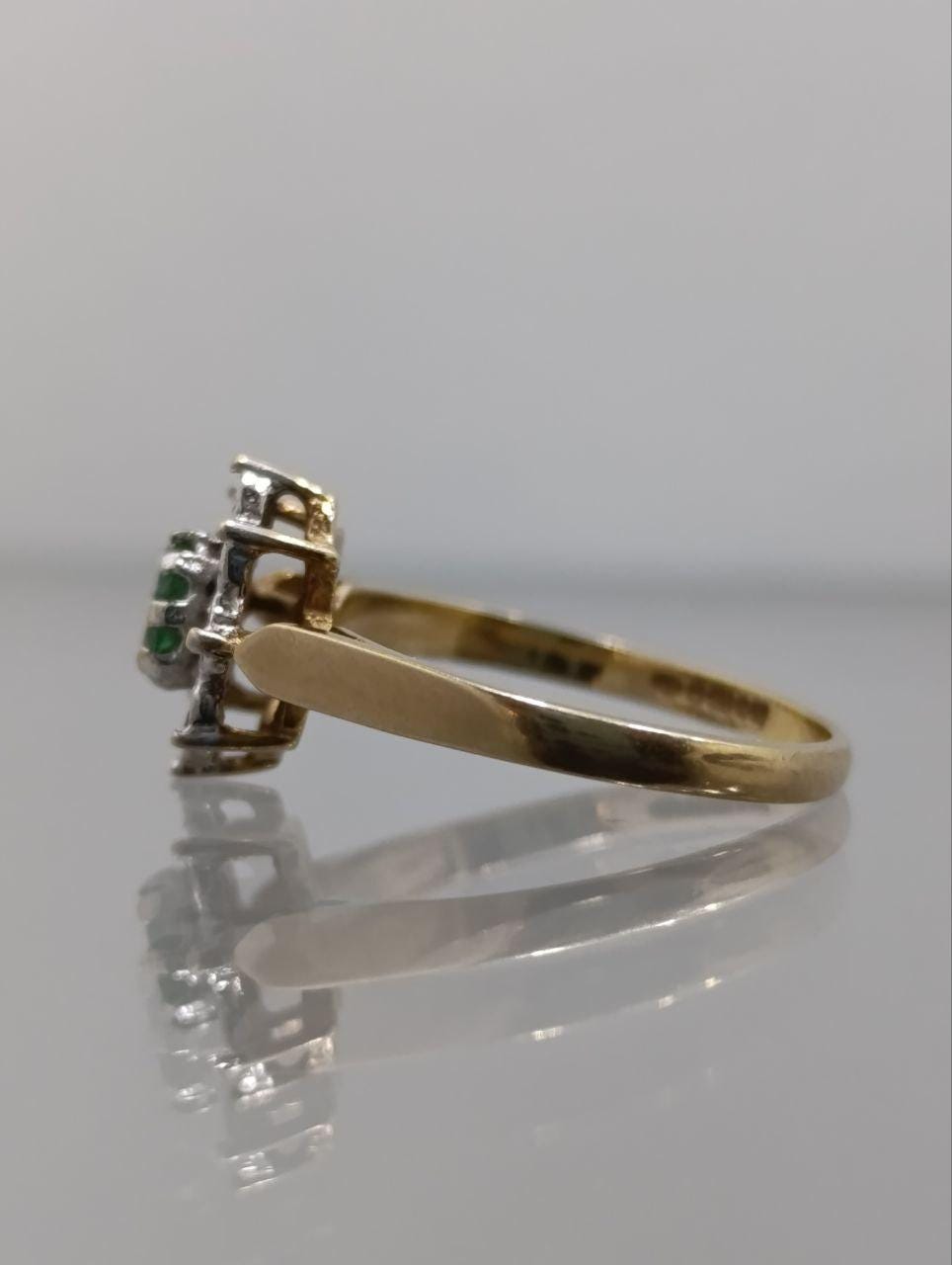 Vintage 9ct Gold Emerald & Diamond Cluster Ring - Size L