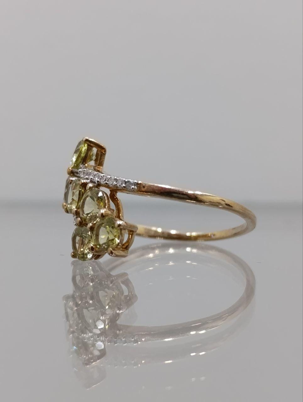 9ct Gold Peridot & Diamond Dress Ring - Size N 1/2