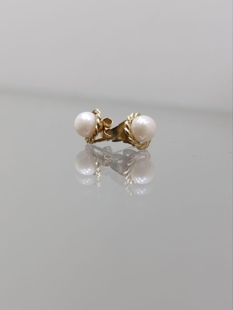 Stunning 9ct Gold & Pearl Stud Earrings