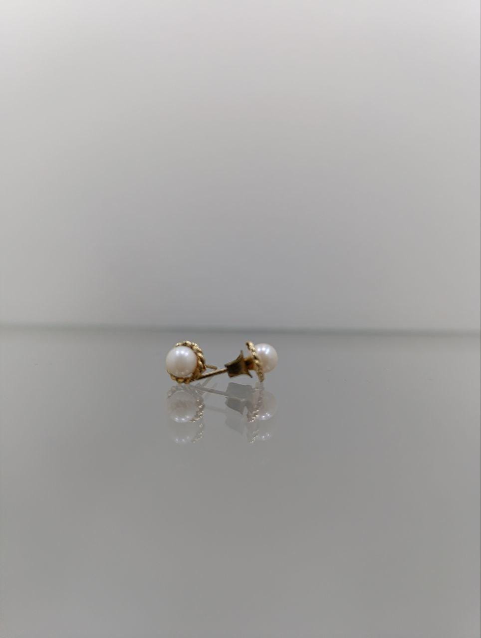 Stunning 9ct Gold & Pearl Stud Earrings