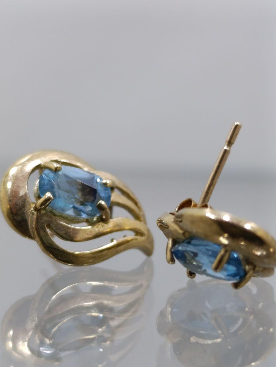 9ct Gold & Blue Topaz Stud Earrings - Elegant Flowing Design