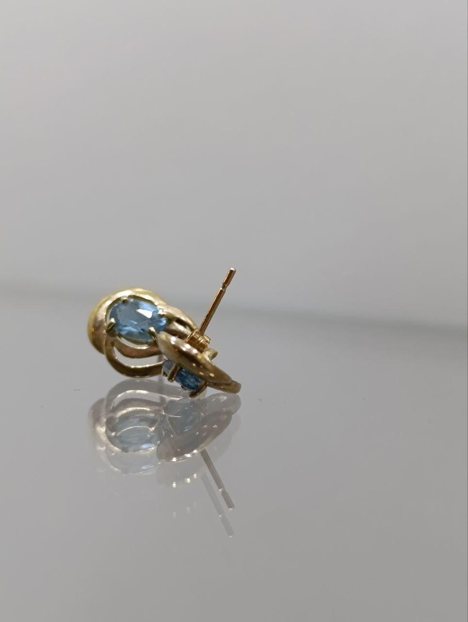 9ct Gold & Blue Topaz Stud Earrings - Elegant Flowing Design