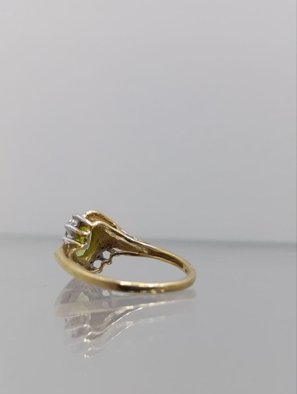 10ct Gold Peridot & Diamond Dress Ring - Size N