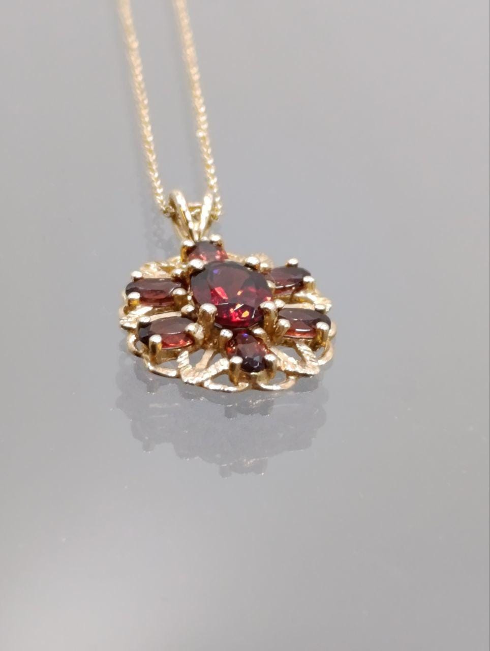 Stunning 14ct Gold Garnet Floral Cluster Pendant