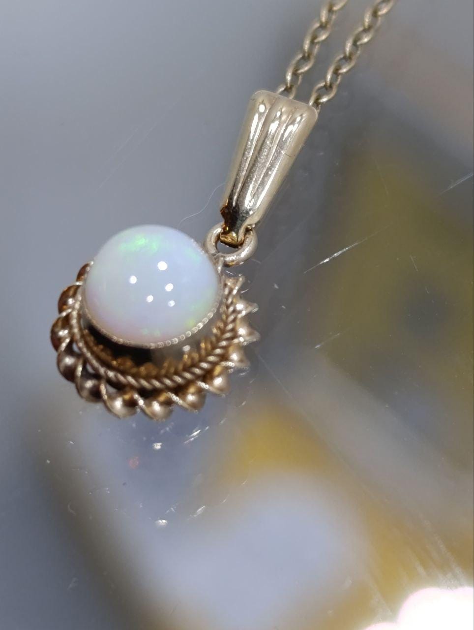 Vintage 9ct Gold & White Opal Pendant Necklace - Dainty Lace Design