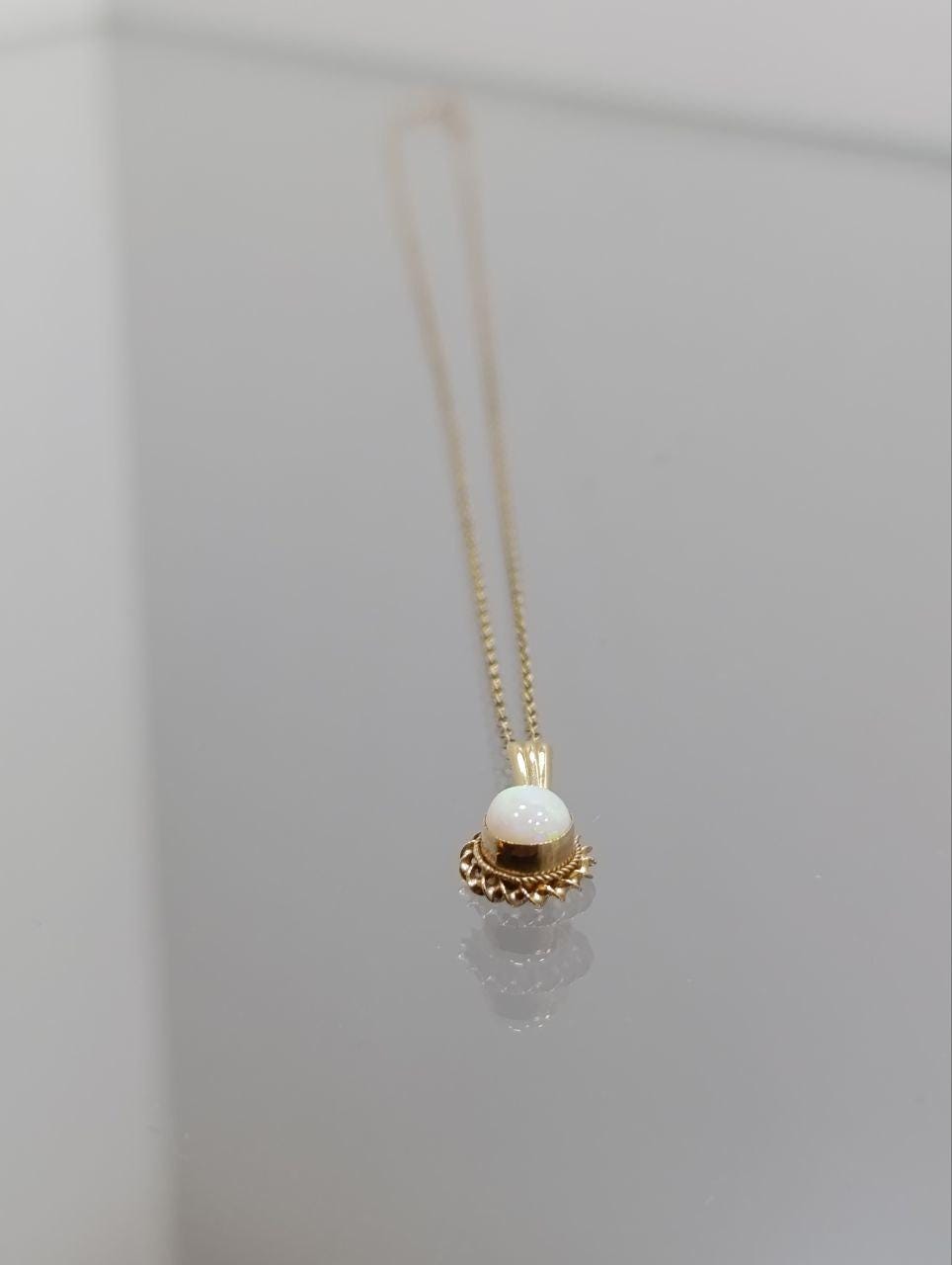 Vintage 9ct Gold & White Opal Pendant Necklace - Dainty Lace Design