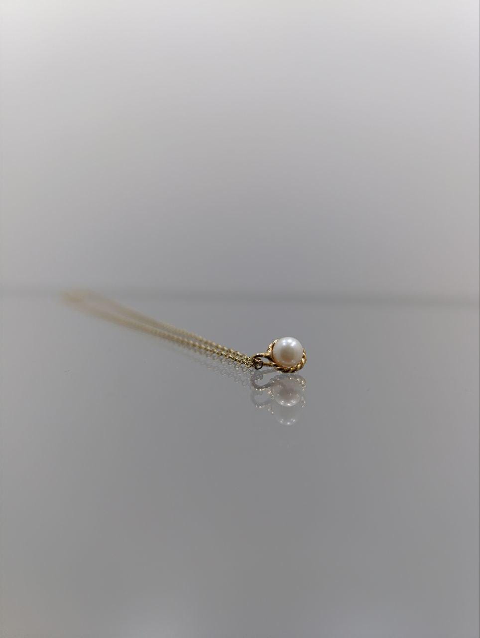 Vintage 9ct Gold & White Pearl Pendant Necklace - Dainty Lace Design