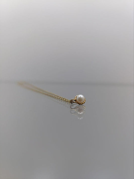 Vintage 9ct Gold & White Pearl Pendant Necklace - Dainty Lace Design
