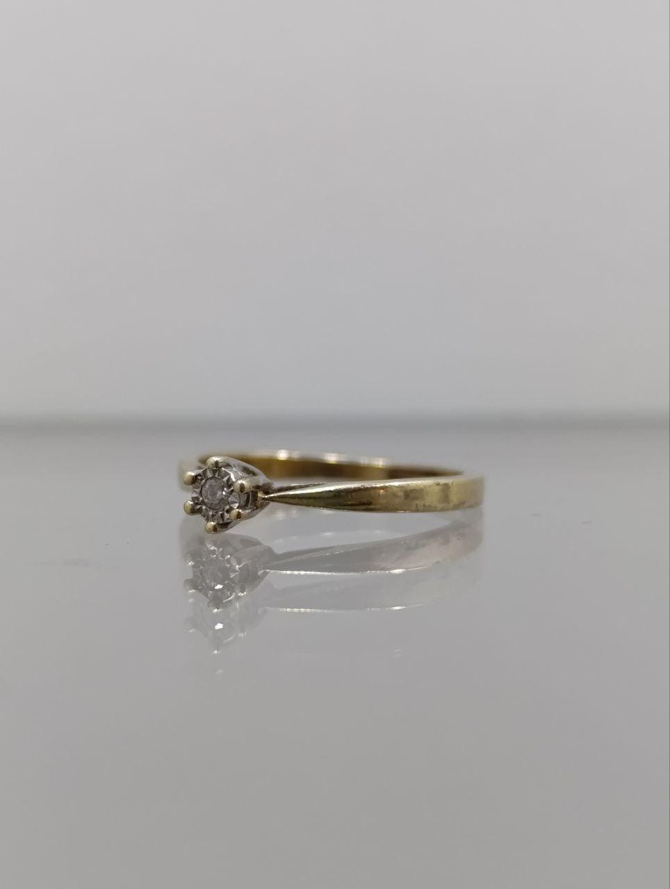 Vintage 9ct Gold Diamond Solitaire Ring with Illusion Setting - Size M 1/2