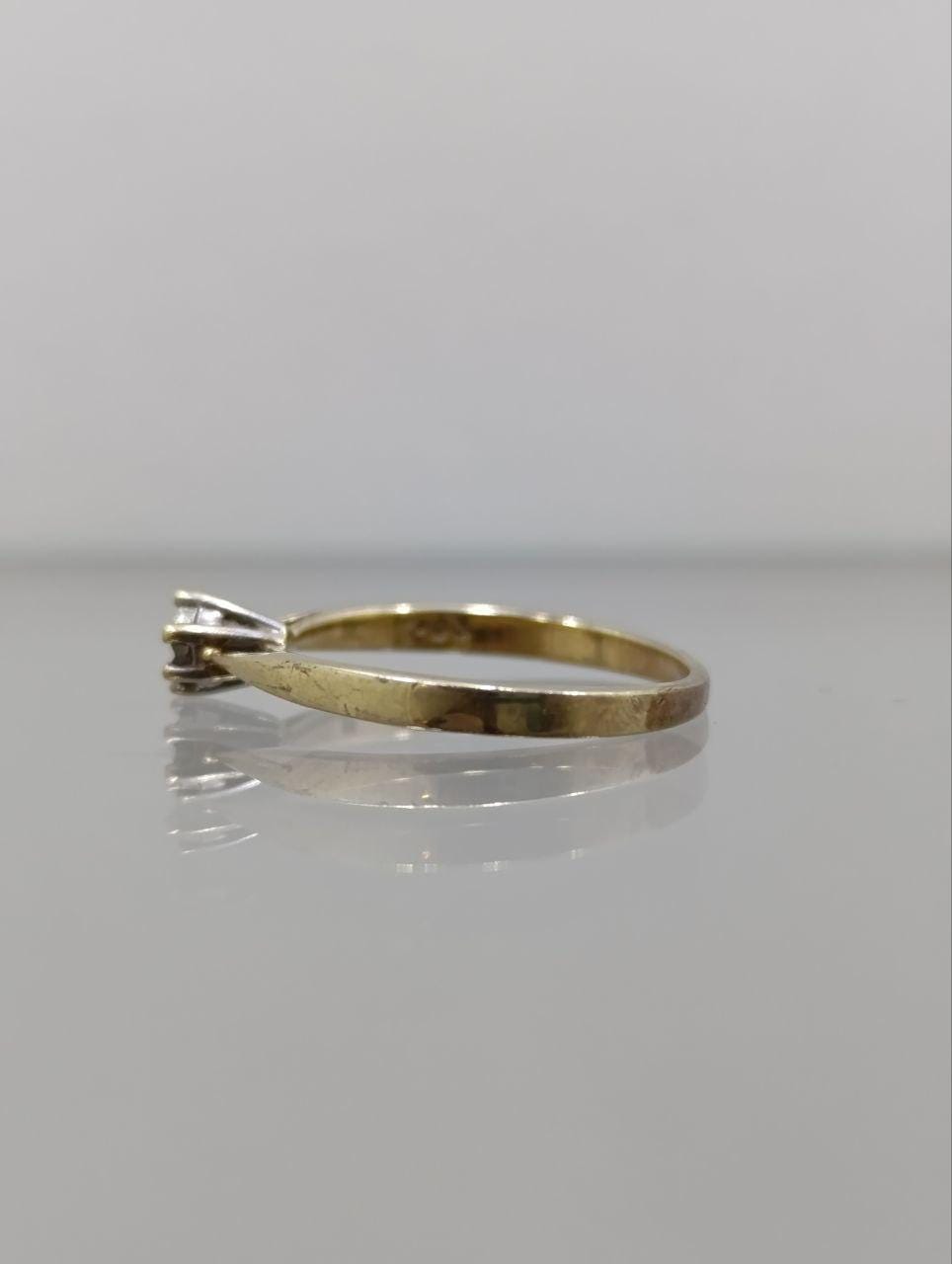 Vintage 9ct Gold Diamond Solitaire Ring with Illusion Setting - Size M 1/2