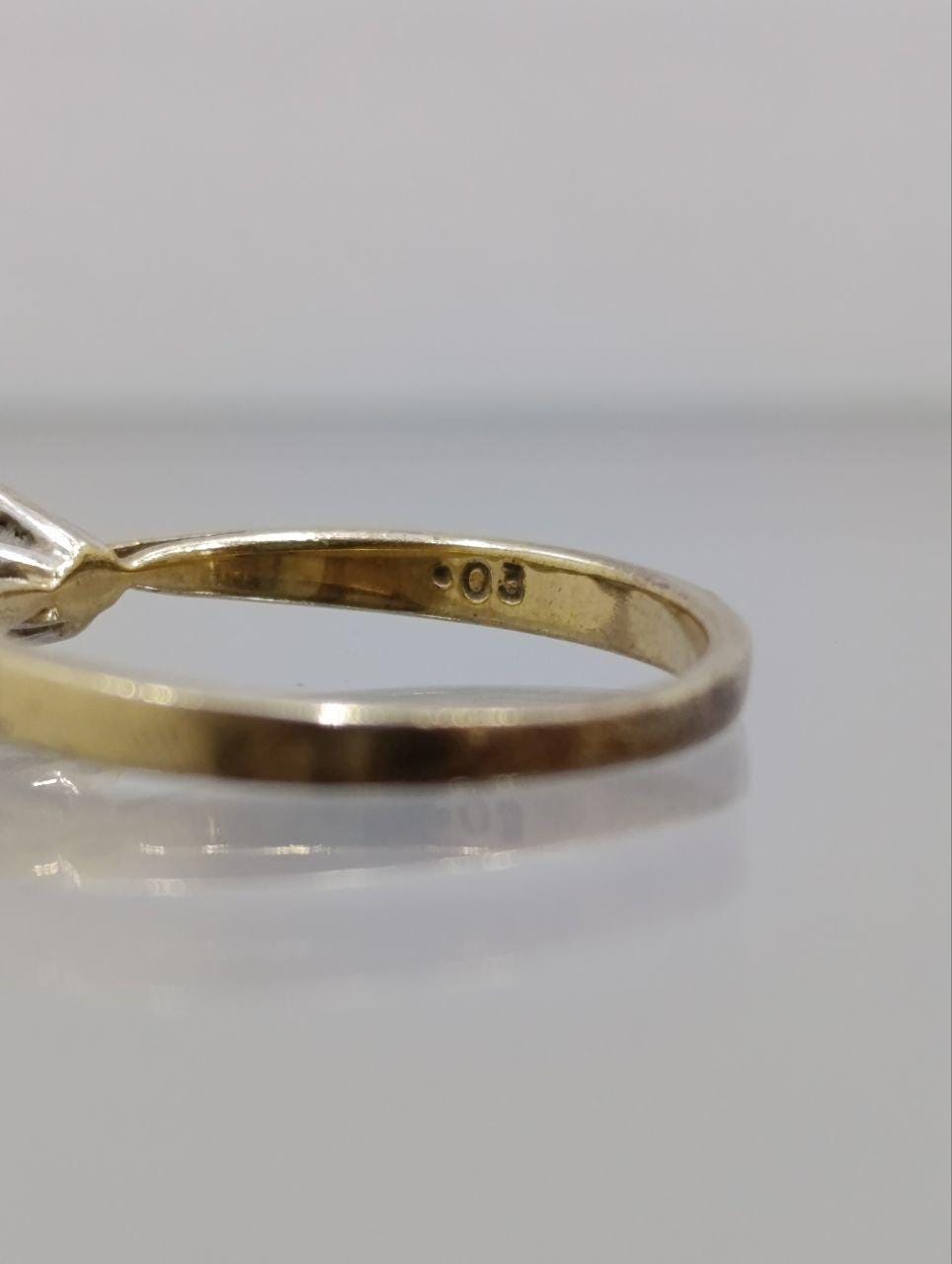 Vintage 9ct Gold Diamond Solitaire Ring with Illusion Setting - Size M 1/2