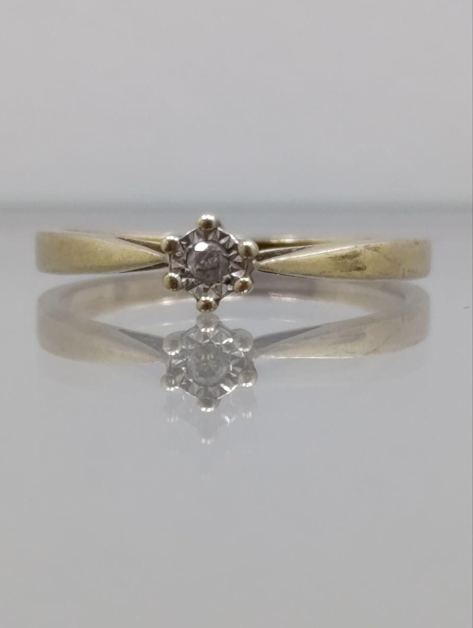 Vintage 9ct Gold Diamond Solitaire Ring with Illusion Setting - Size M 1/2