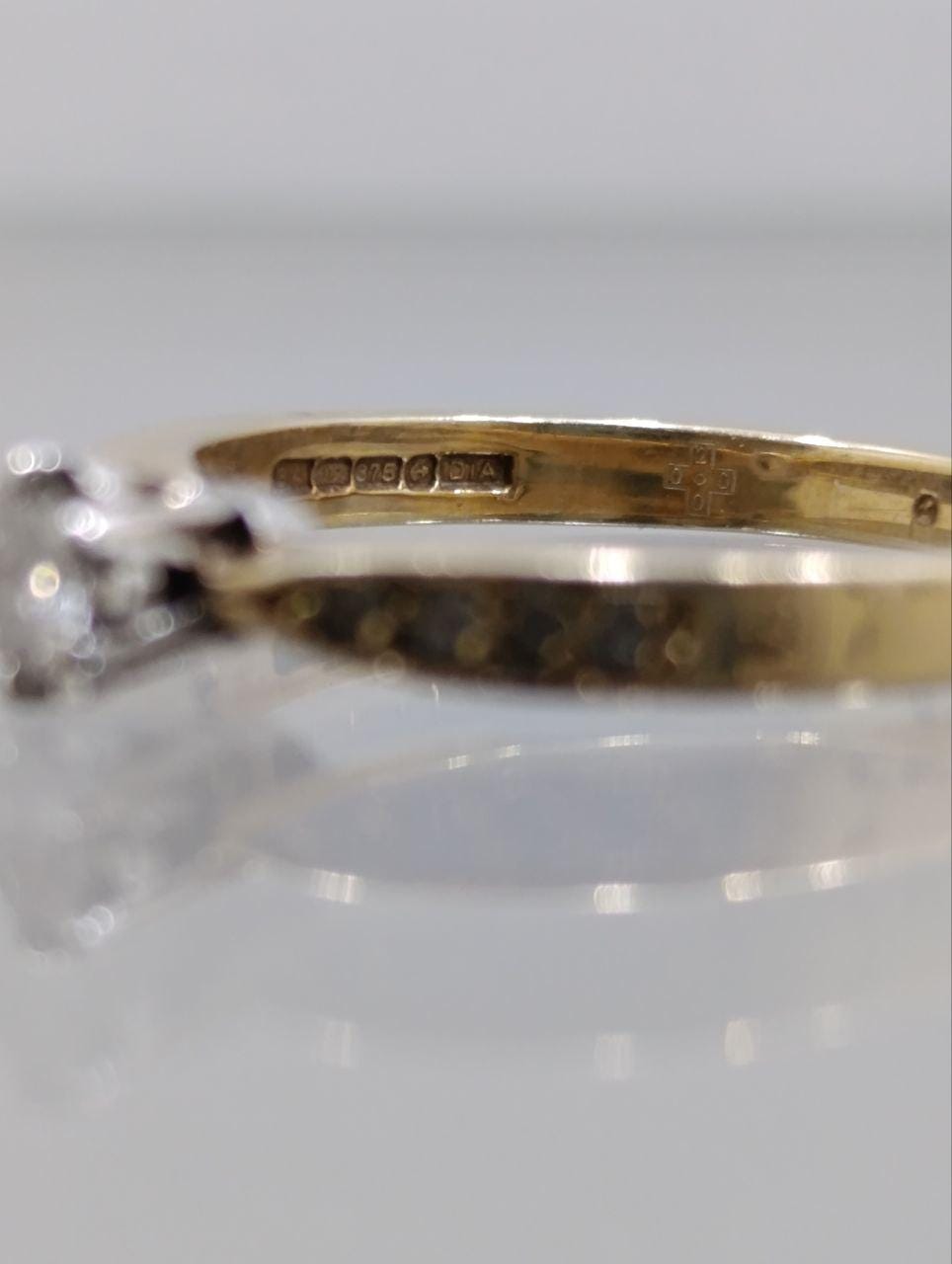 Vintage 9ct Gold Diamond Solitaire Ring with Illusion Setting - Size M 1/2