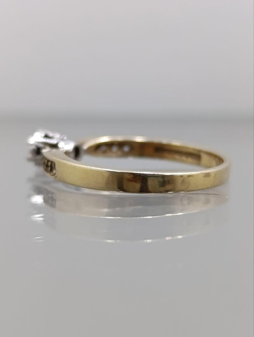 Vintage 9ct Gold Diamond Solitaire Ring with Illusion Setting - Size M 1/2