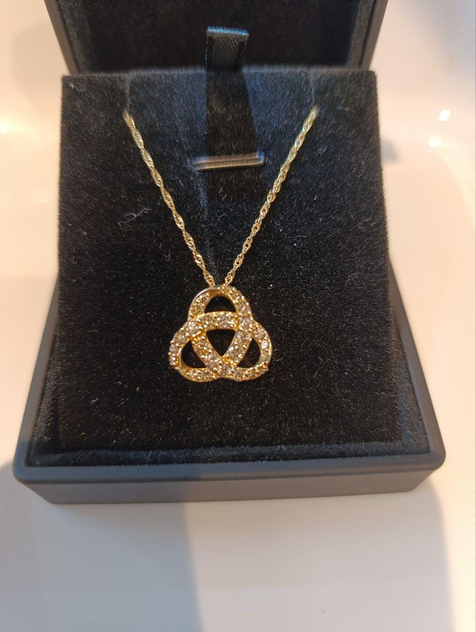 18ct Gold Diamond Knot Pendant Necklace - 1ct Sparkle