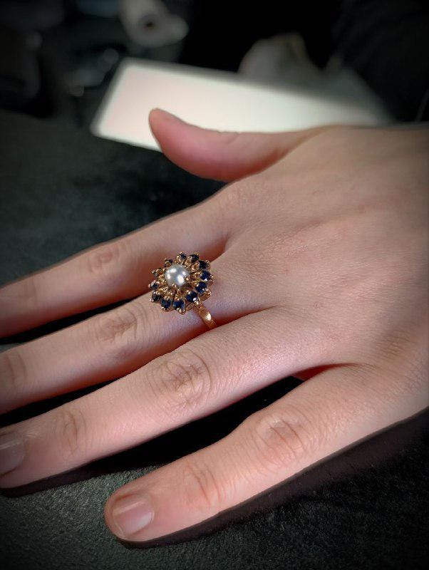 Exquisite 9ct Gold Cluster Ring with Sapphires and Pearl (1967)