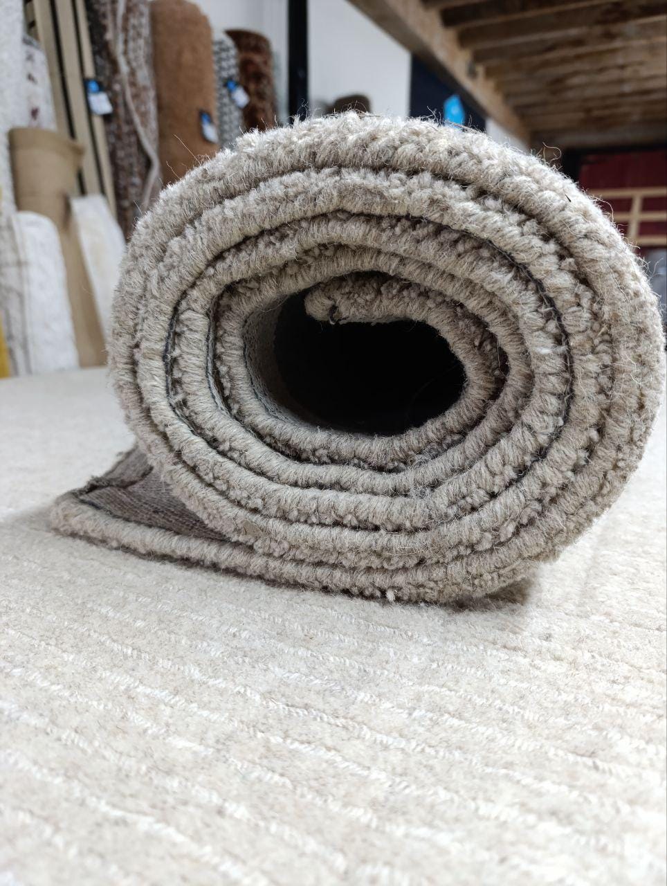 Elegant Wool Border Rug in Grey - Hand Crafted Comfort