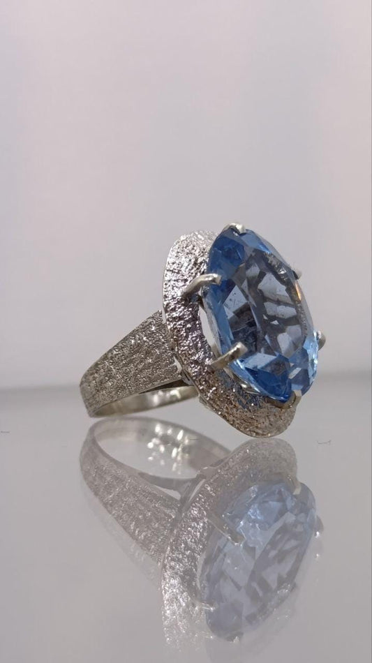 Exceptional 9ct Gold Birmingham 1994 Blue Topaz Ring – Size K – 8.38g