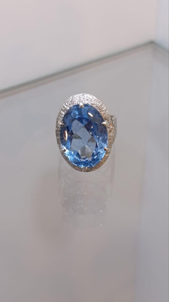 Exceptional 9ct Gold Birmingham 1994 Blue Topaz Ring – Size K – 8.38g