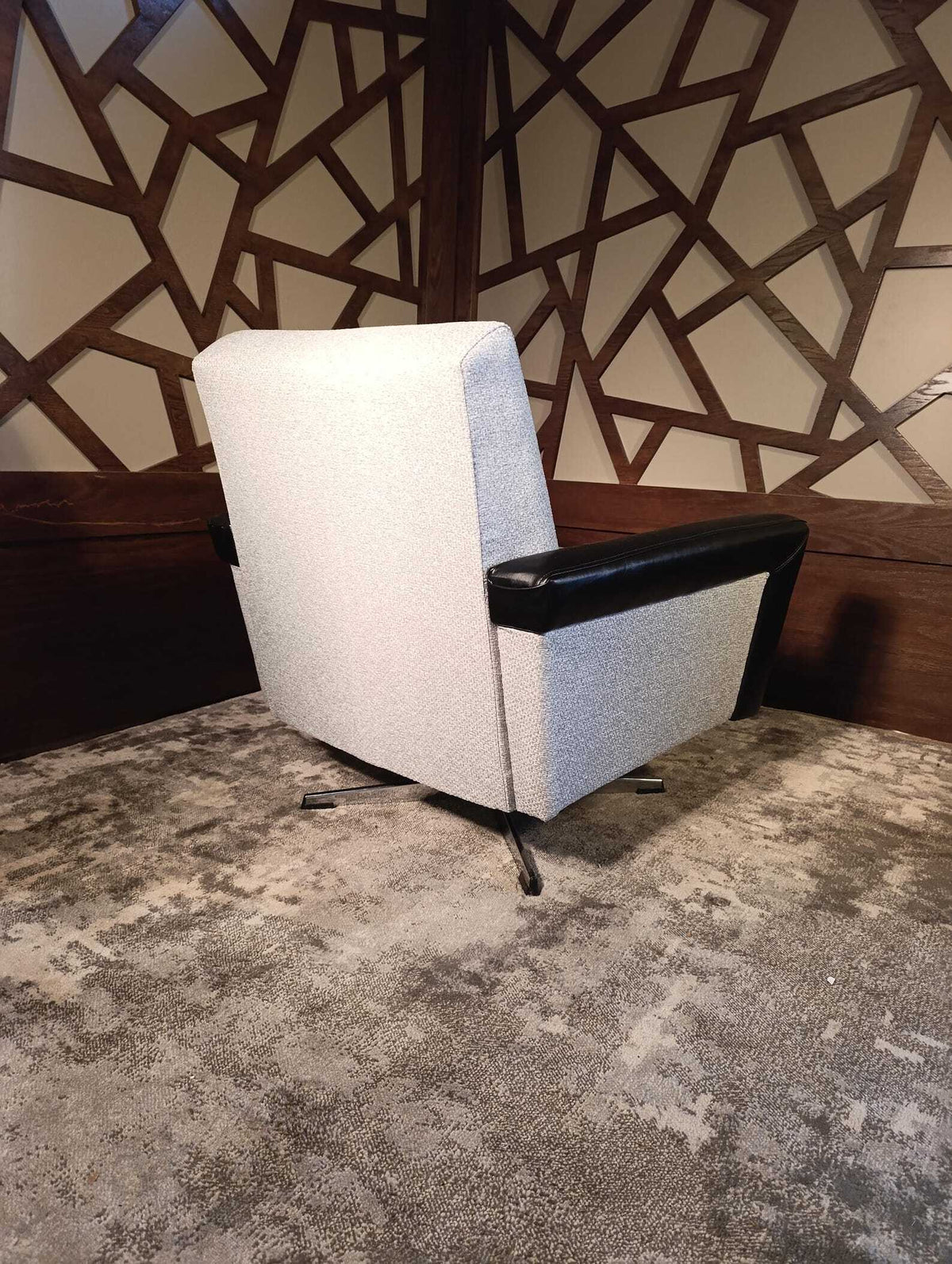 Italian-Style Swivel Lounge Chair with New Upholstery, 1950s — photograph 8