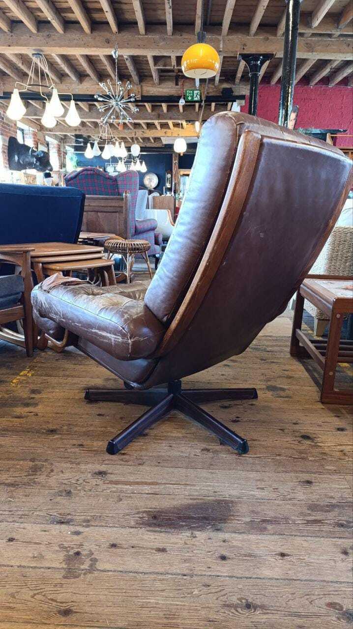 Göte Möbler Swedish Lounge Chair and Ottoman — photograph 5