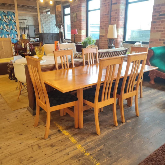 Quality Oak Dining Table And Six Chairs By Wade