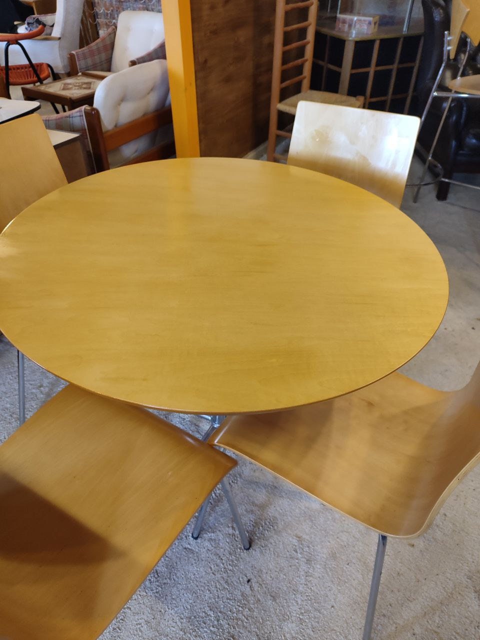 Chic Danish Style Julian Bowen Mid-Century Bentwood Dining Set - Compact Round Table & 4 Chairs