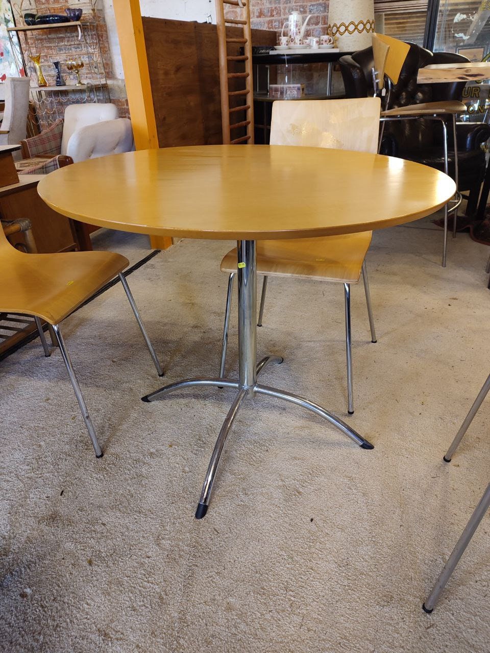 Chic Danish Style Julian Bowen Mid-Century Bentwood Dining Set - Compact Round Table & 4 Chairs