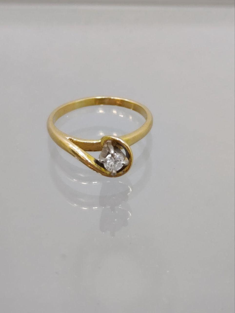 Vintage 18ct Gold Solitaire Diamond Ring - Crossover Design, 0.25ct Round Cut, Size N