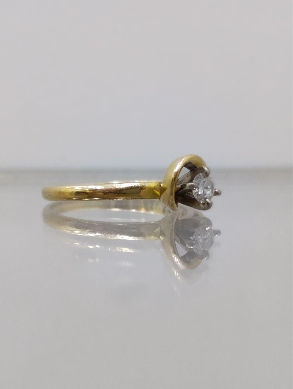 Vintage 18ct Gold Solitaire Diamond Ring - Crossover Design, 0.25ct Round Cut, Size N