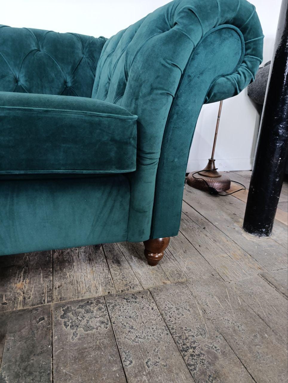 Large Chesterfield Style Cuddle Seat - Plush Green Velvet in Victorian Design