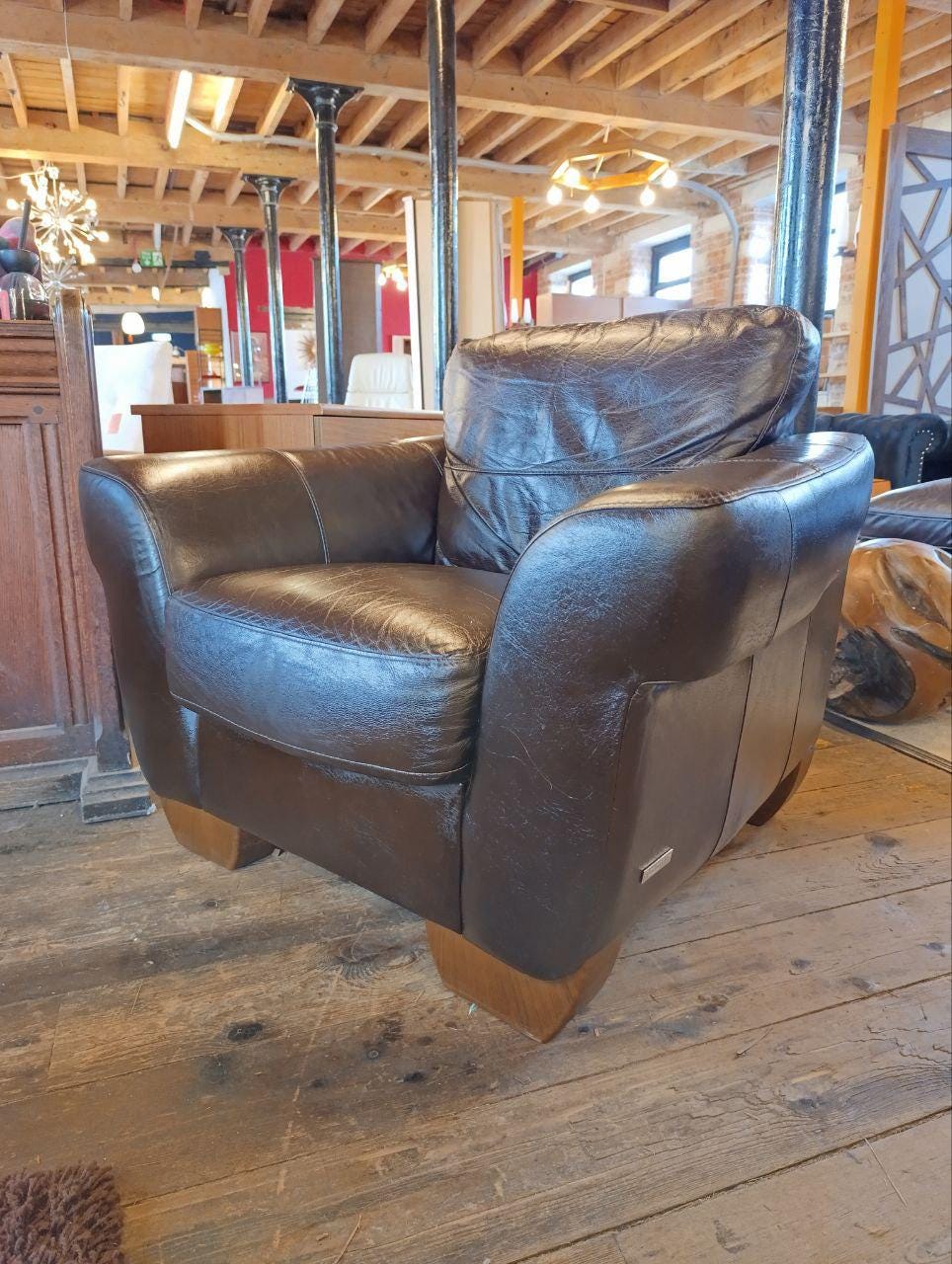 Vintage Stylish Armchair: Brown Leather Italian Design