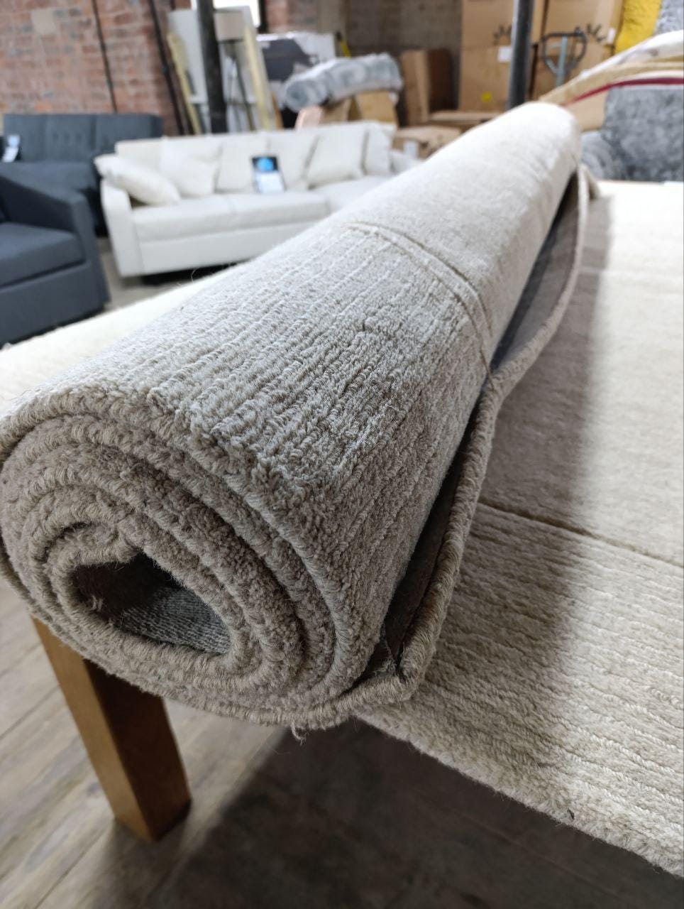 Elegant Wool Border Rug in Grey - Hand Crafted Comfort