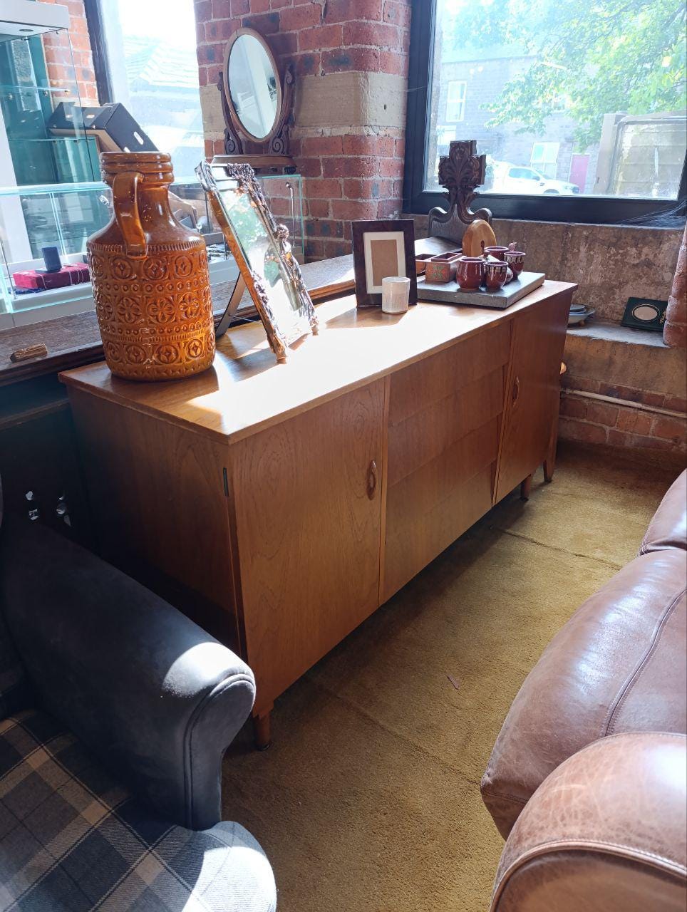 Vintage Mid-Century Teak Veneer Sideboard - Ample Storage & Hidden Handles