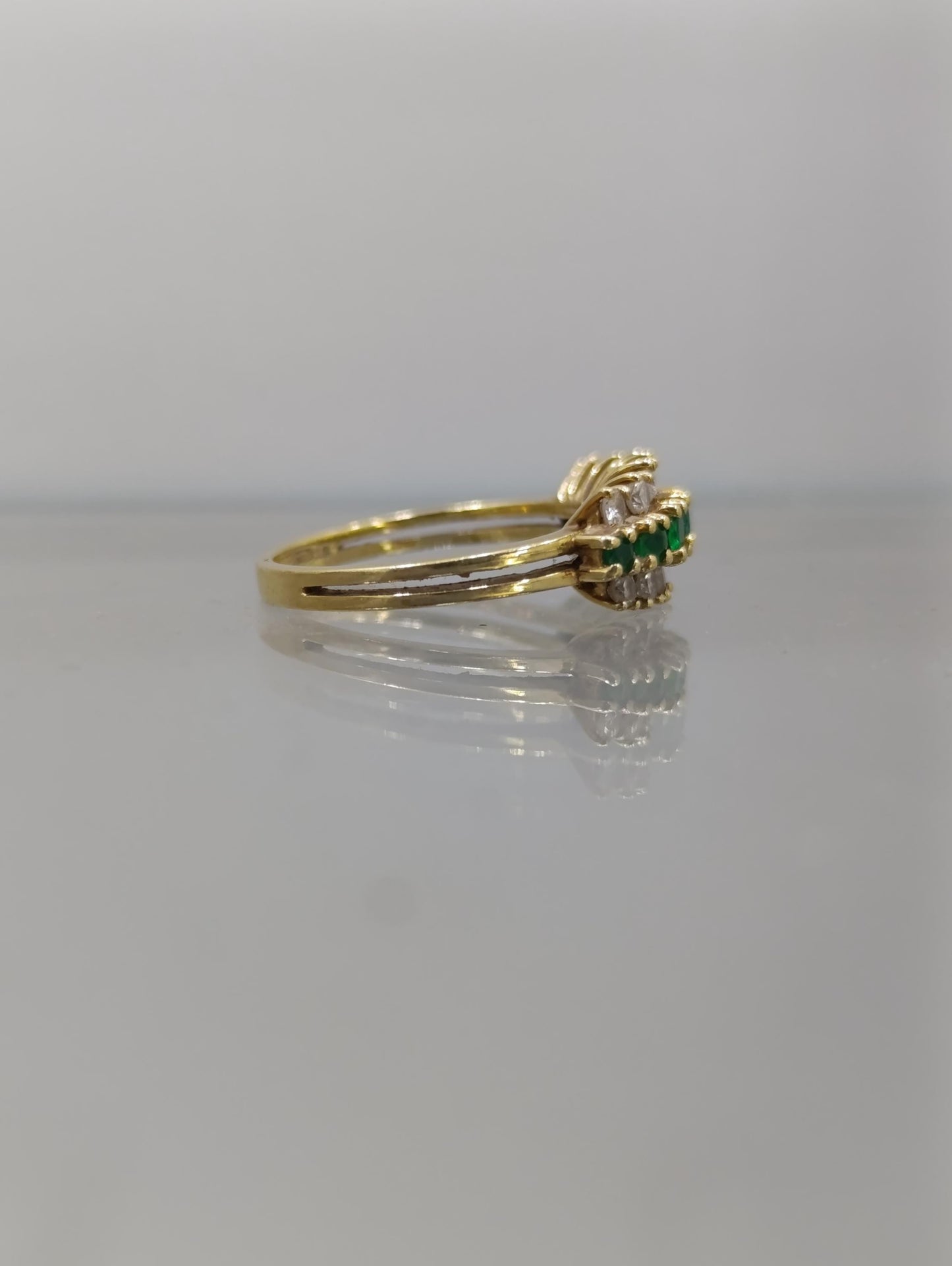 Vintage 18ct Gold Emerald & Diamond Cluster Ring - Sheffield 1972 - Size K 1/2