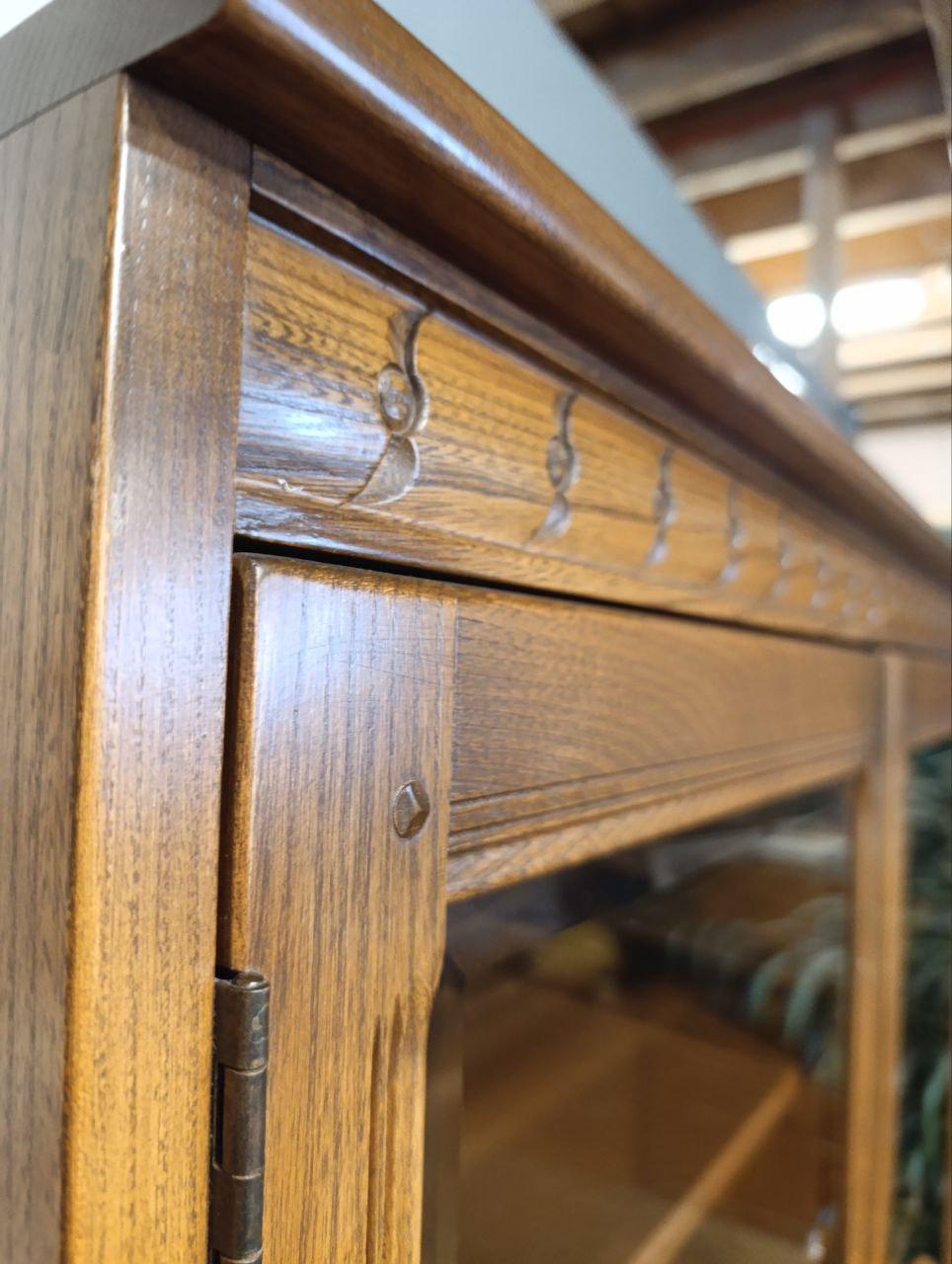 Ercol Mural Display Cabinet in Golden Dawn Finish – Traditional Elegance with Generous Storage