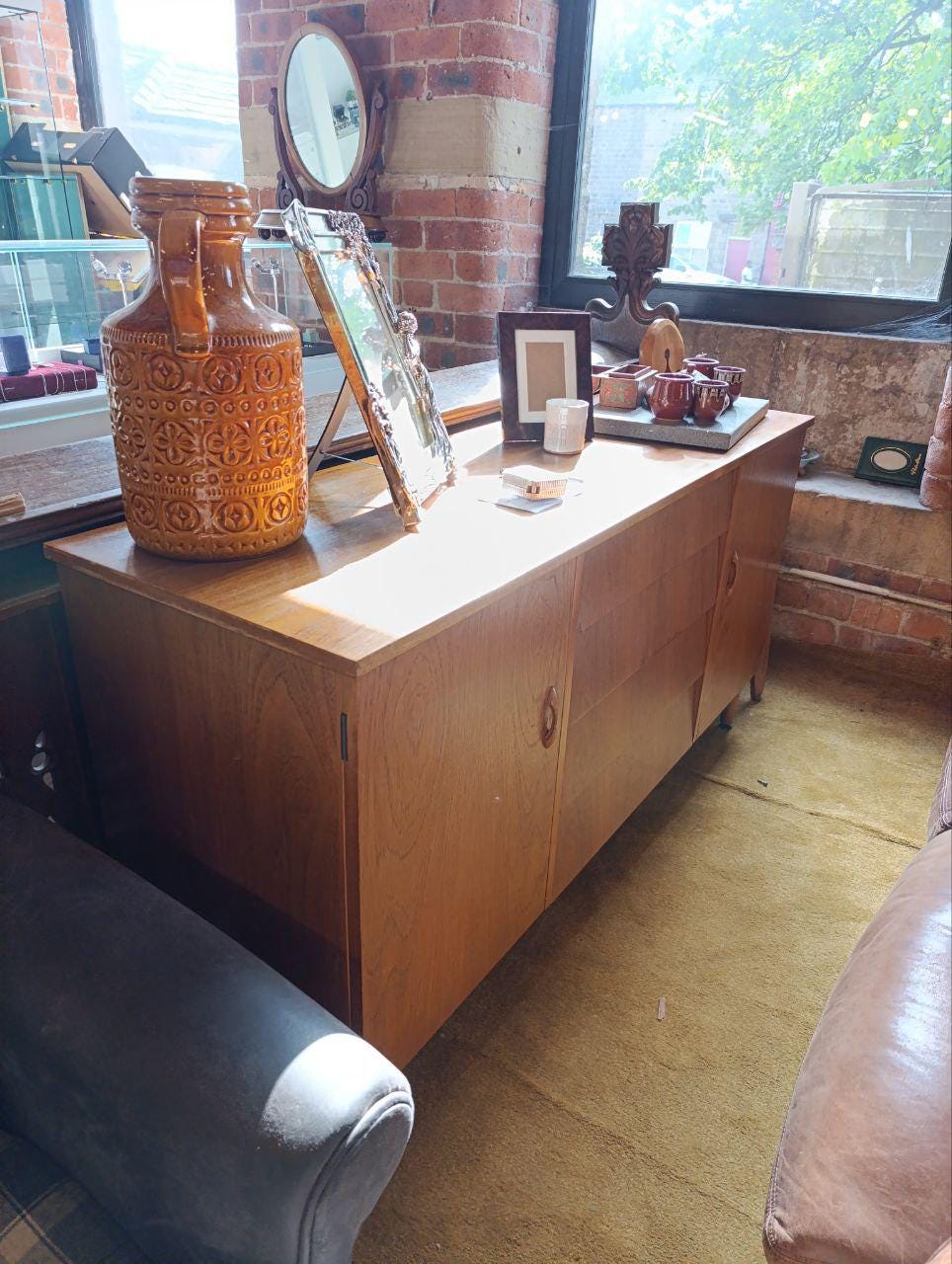 Vintage Mid-Century Teak Veneer Sideboard - Ample Storage & Hidden Handles