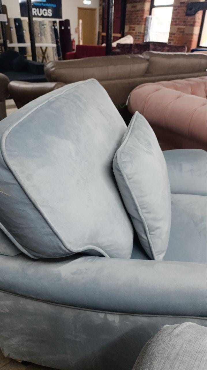 Victorian-Inspired Deep Seat Armchair - Luxurious Blue Velvet Fabric Upholstery