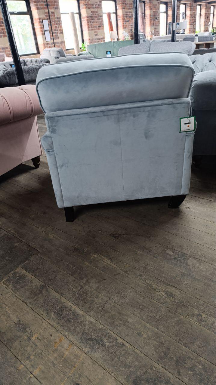 Victorian-Inspired Deep Seat Armchair - Luxurious Pink Velvet Fabric Upholstery