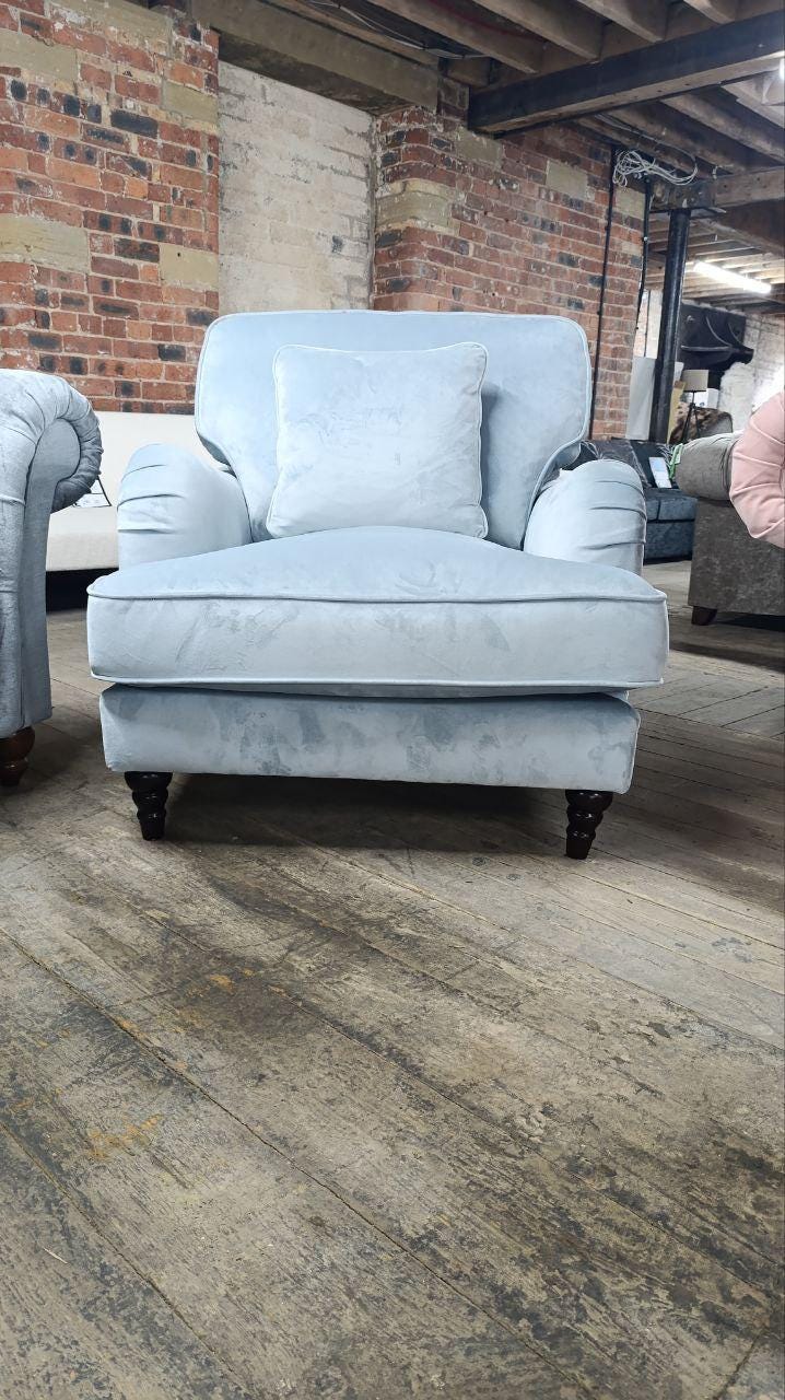 Victorian-Inspired Deep Seat Armchair - Luxurious Blue Velvet Fabric Upholstery