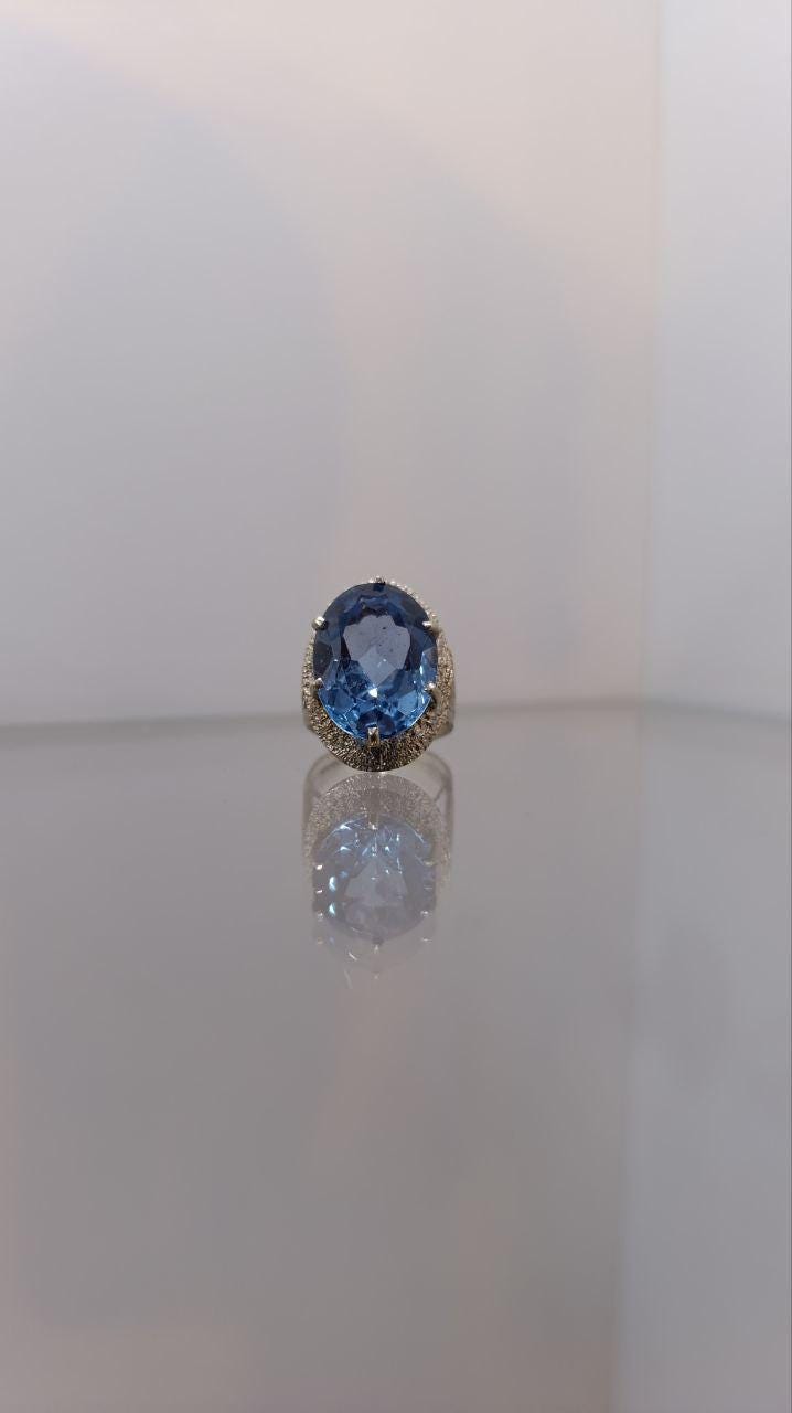 Exceptional 9ct Gold Birmingham 1994 Blue Topaz Ring – Size K – 8.38g