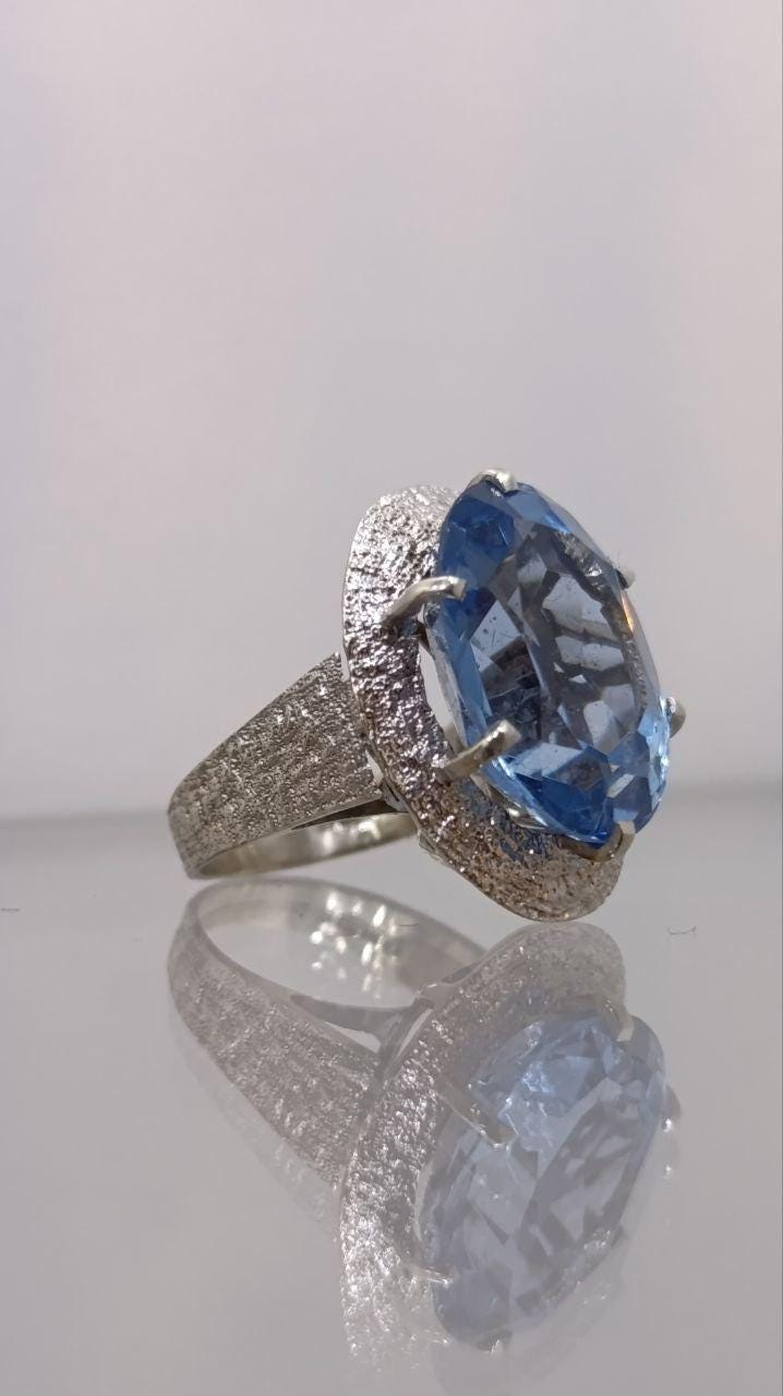 Exceptional 9ct Gold Birmingham 1994 Blue Topaz Ring – Size K – 8.38g