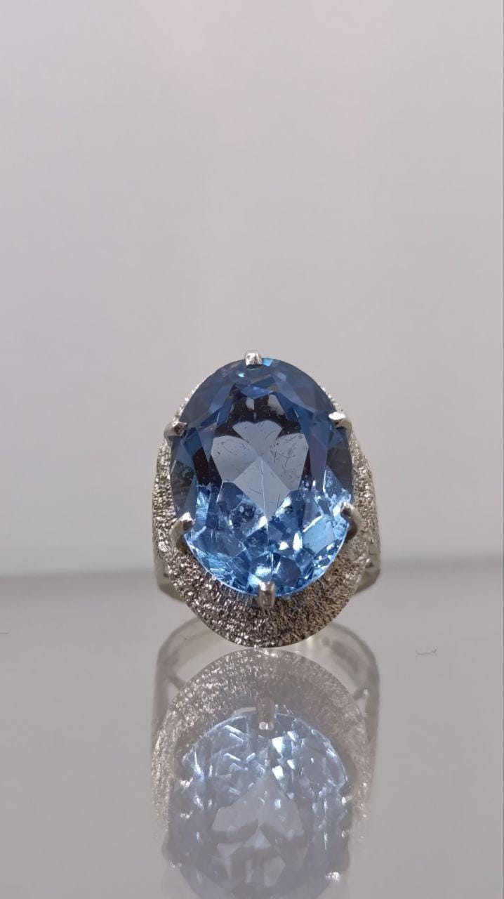 Exceptional 9ct Gold Birmingham 1994 Blue Topaz Ring – Size K – 8.38g