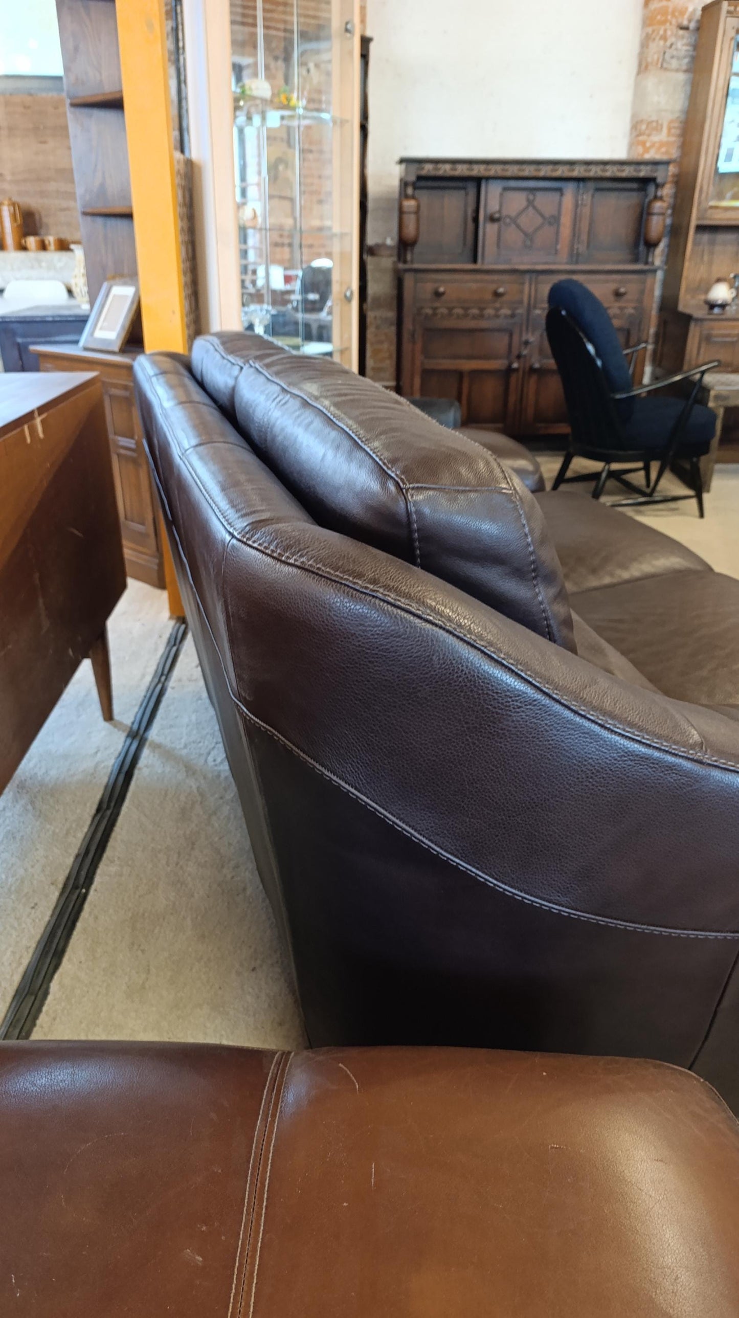 Leather 2-3 Seater Italian Sofa - Stylish 1990s Design