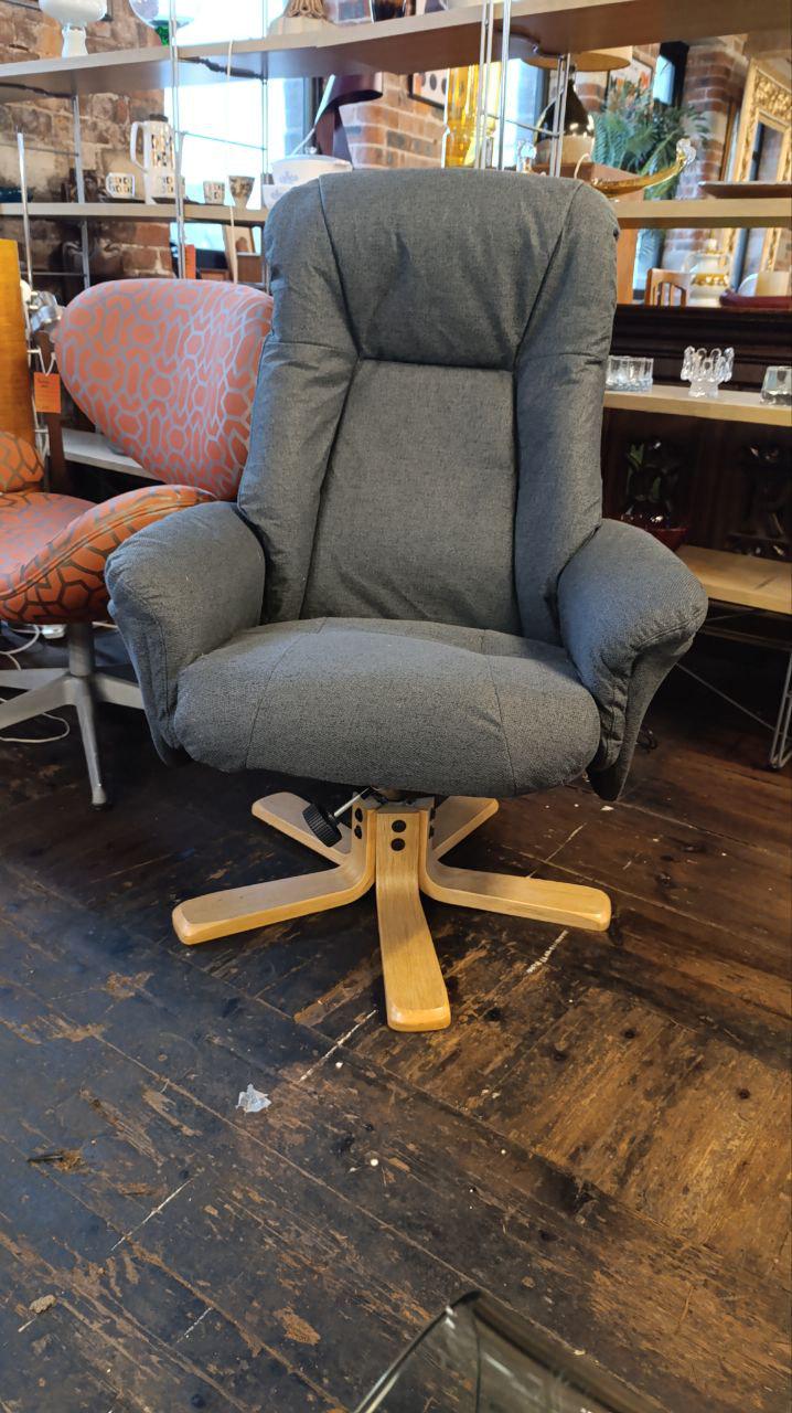 Modern Swivel Lounge Lounge Chair in Mid-Century Inspired Design — Early 2000s